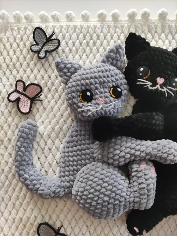 gray cat