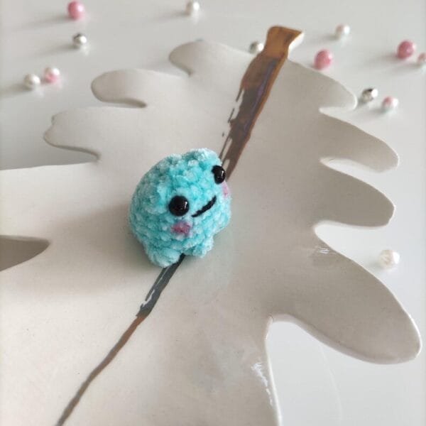 Handmade crochet mini frog plush, adorable pocket-sized froggy keychain - Image 4